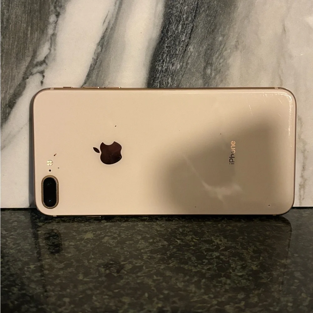 Apple iPhone 8 Plus att in White with White Lightning Charger